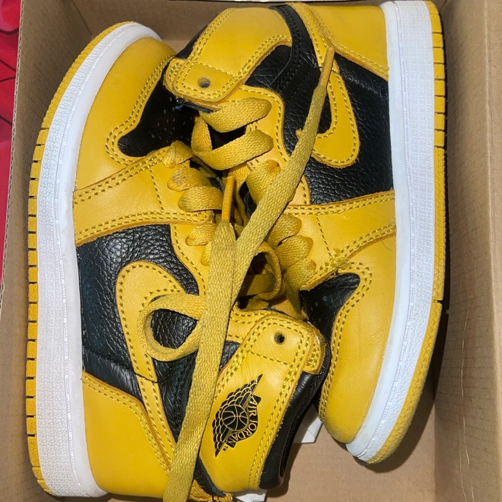 High top Jordan 1’s kids